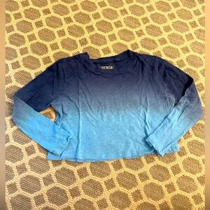 Katie J NYC ombre blue long sleeve crop Tee size Medium